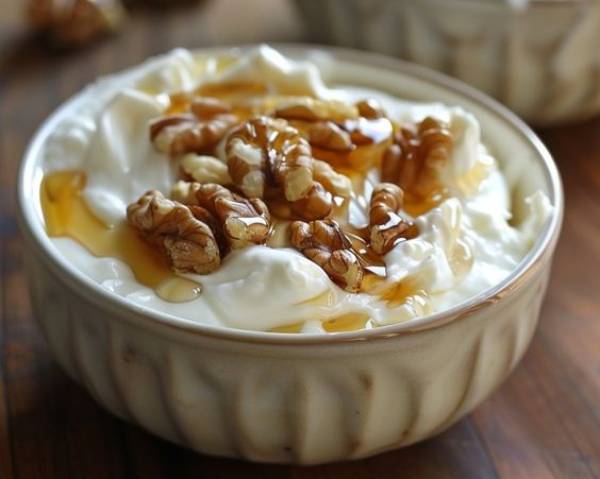 Greek Yogurt with Honey and Walnuts 